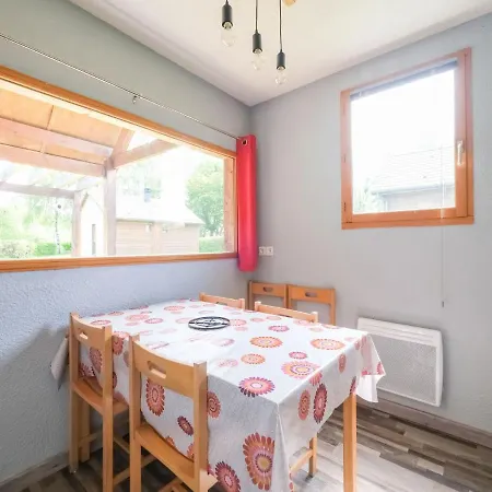 בית נופש Charming Holiday Home In Signy Le Petit With Terrace